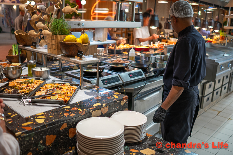 パリ 21 モンサンミッシェル へ　Restaurant La Salicorne　でランチ